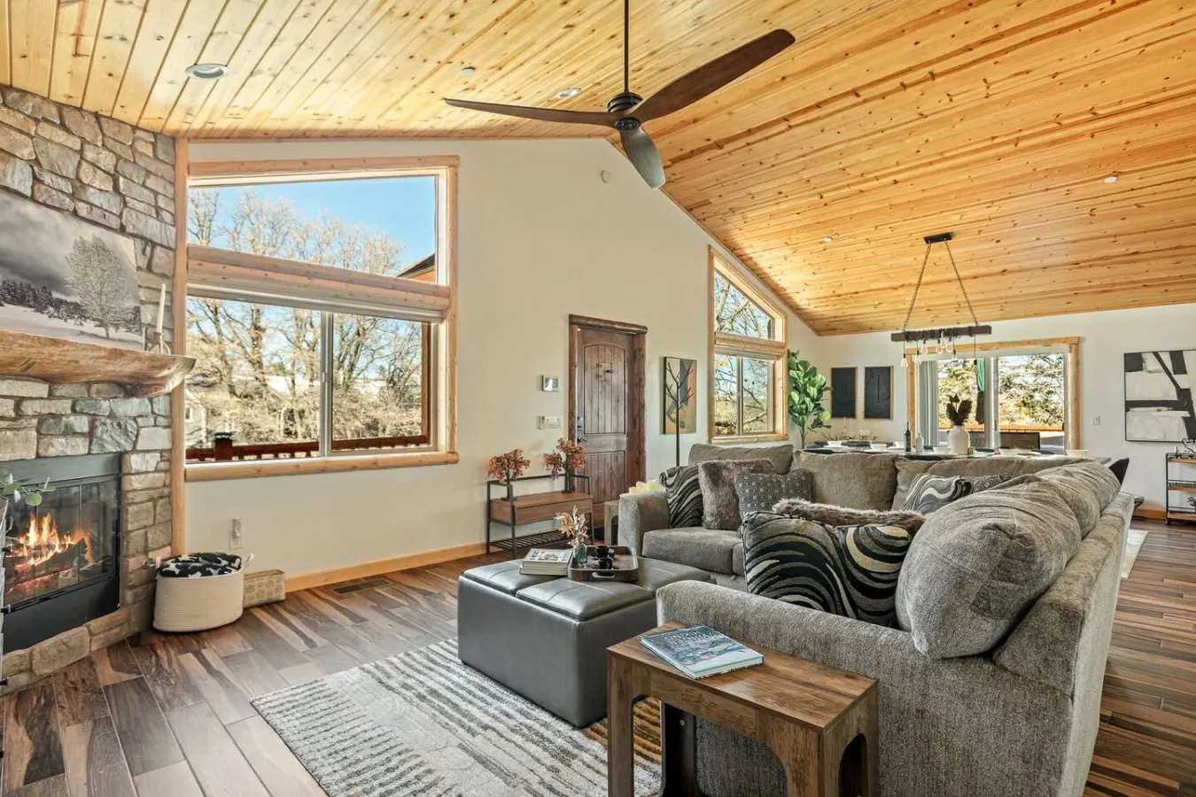 Oak Tree Lodge Hot Tub Game Room EV Charger 14
