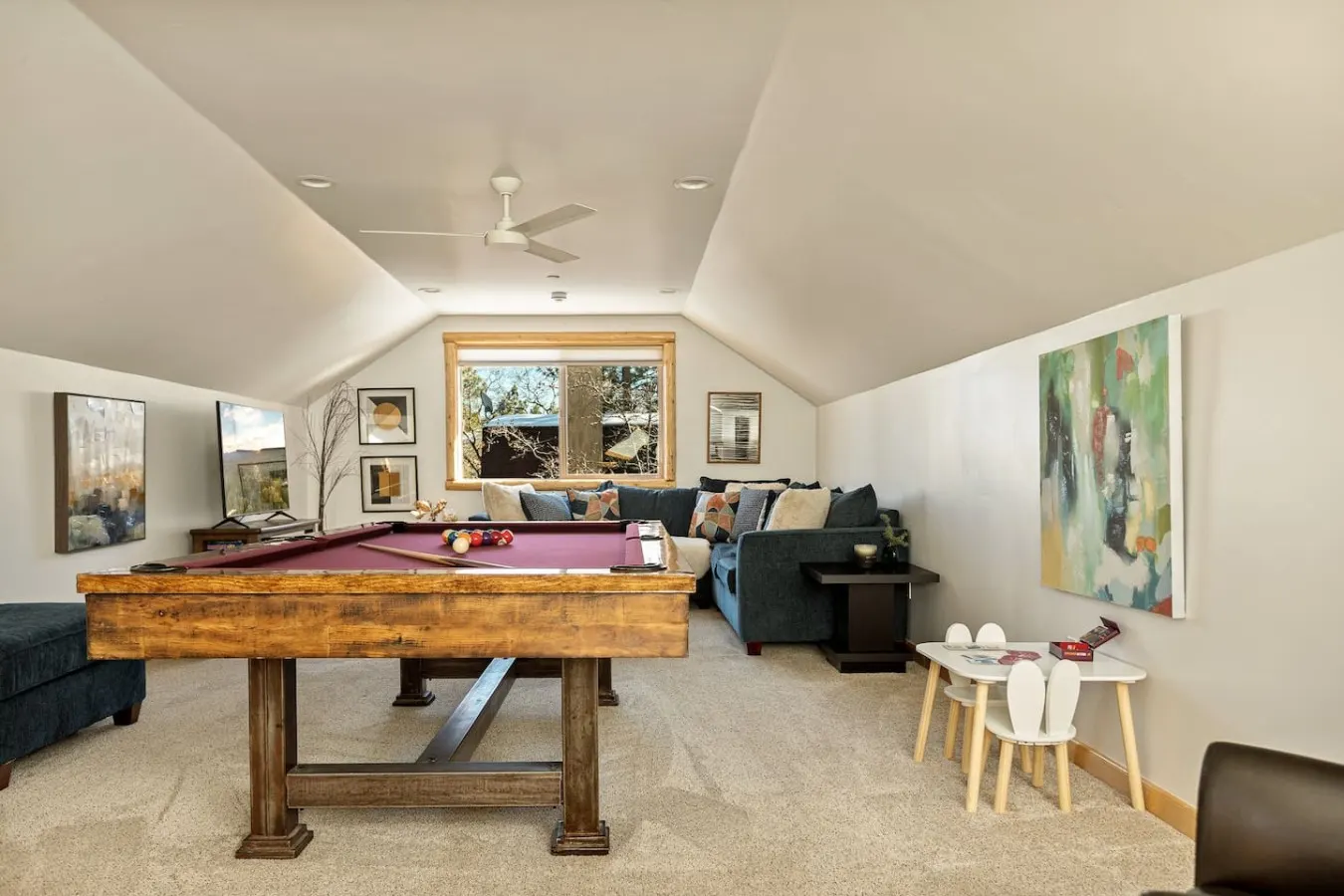 Oak Tree Lodge Hot Tub Game Room EV Charger 17
