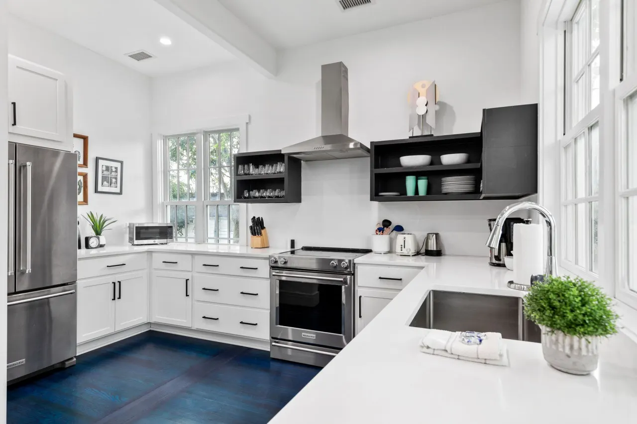 The King's Corner- Entire Historic Charleston House — photo 2