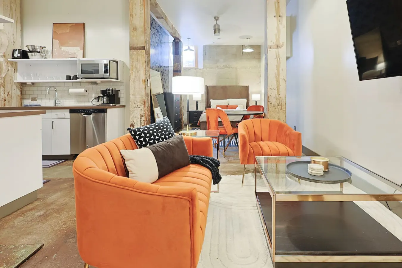 Chic Loft-Style Stay ~ Downtown Knoxville!