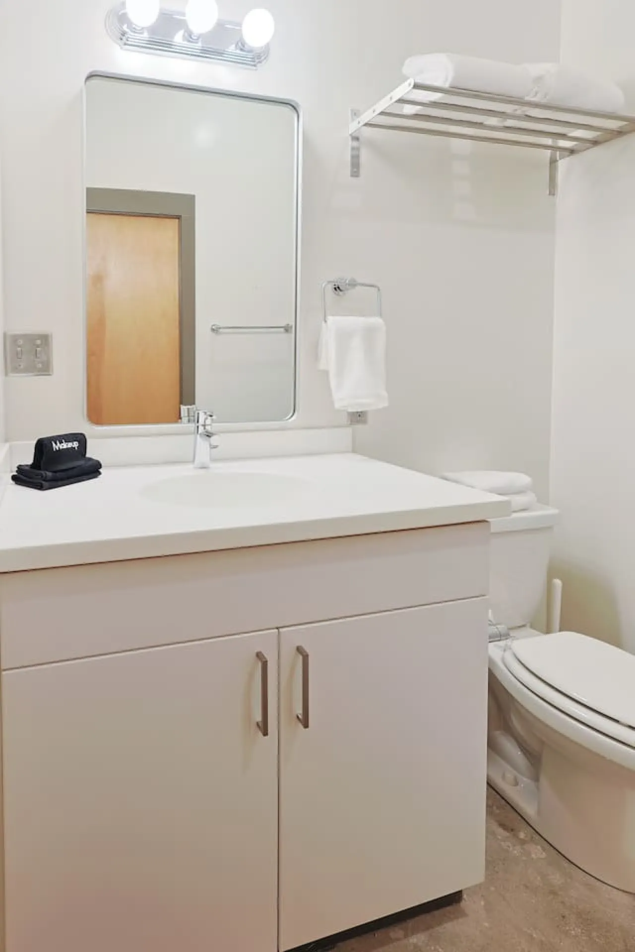 Chic Loft-Style Stay ~ Downtown Knoxville! 14