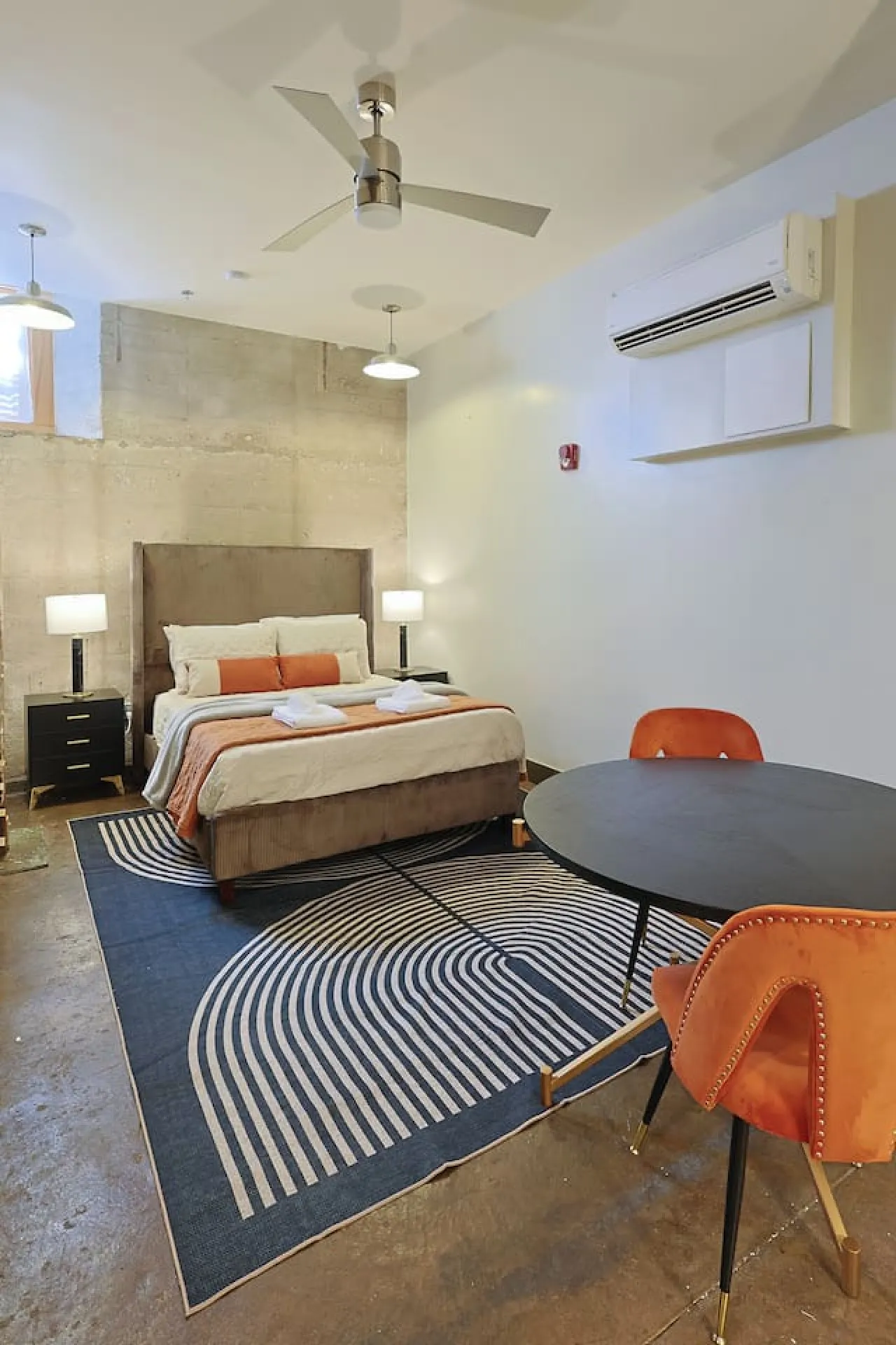Chic Loft-Style Stay ~ Downtown Knoxville! 18