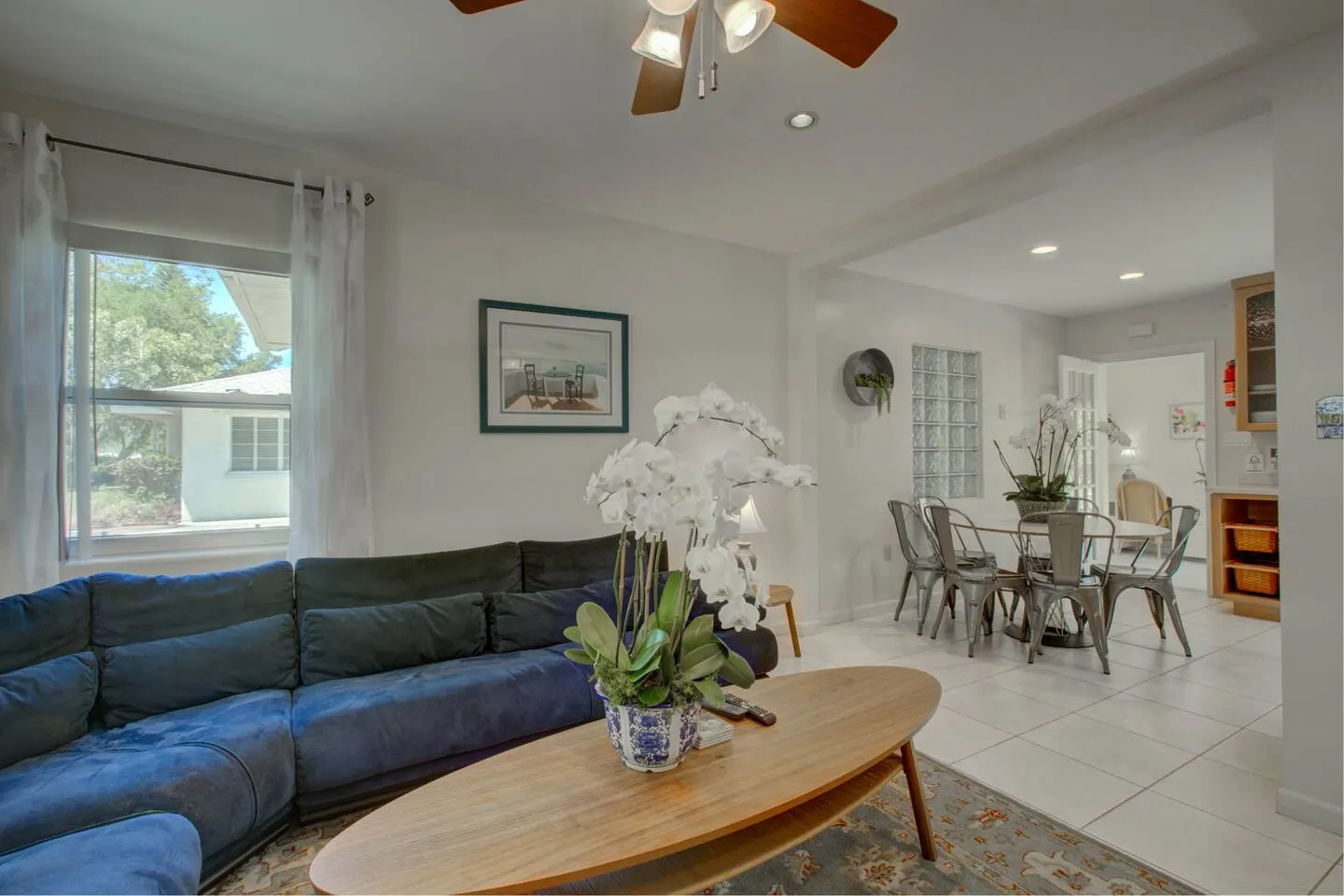 Mid-Century Retreat close to Everything.