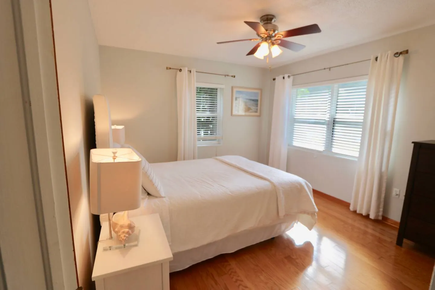 Mid-Century Retreat close to Everything 9