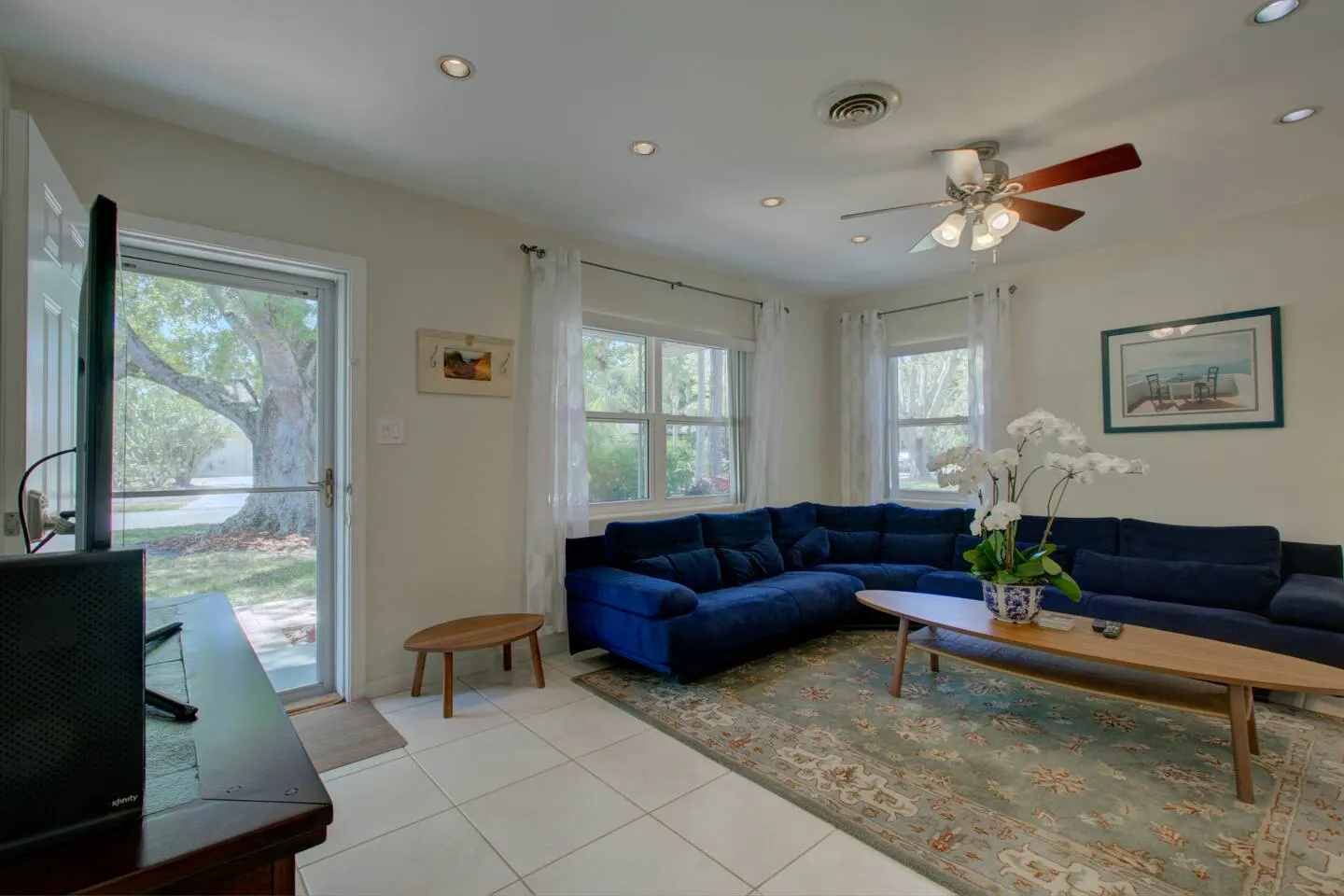 Mid-Century Retreat close to Everything 12