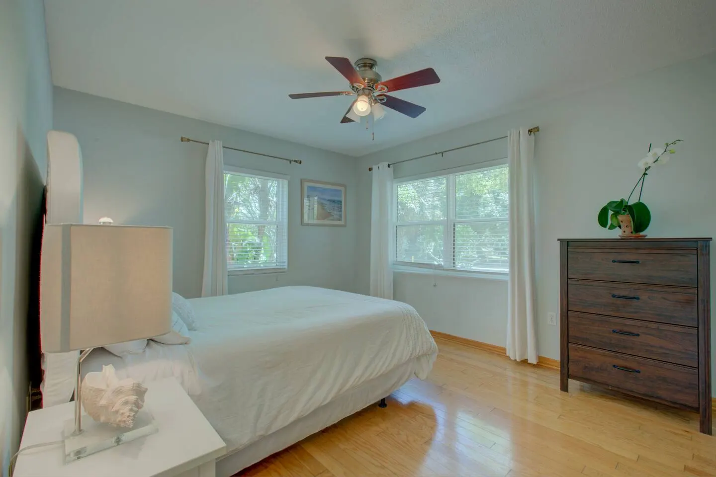Mid-Century Retreat close to Everything 15