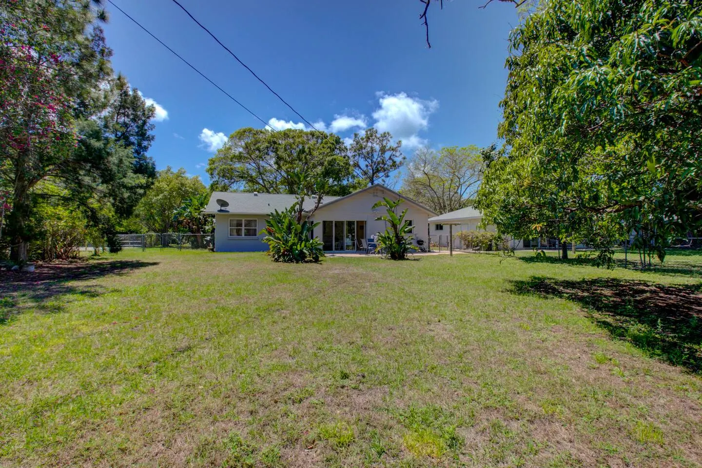 Mid-Century Retreat close to Everything 20