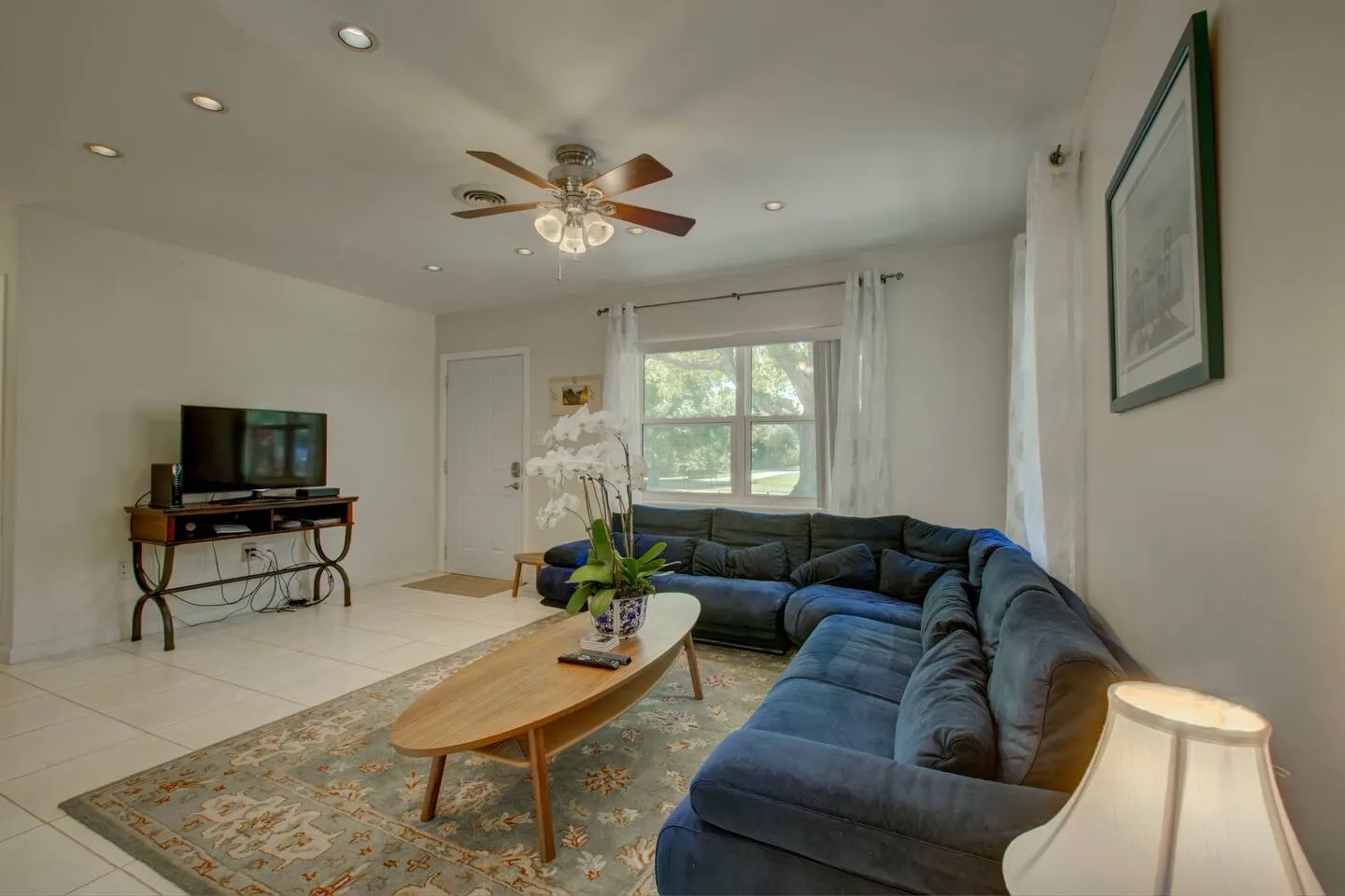 Mid-Century Retreat close to Everything 8