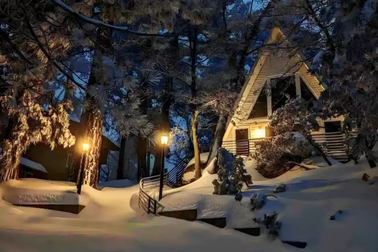 The Scandia “A-Frame Chalet” Fireplace & Hot tub 10