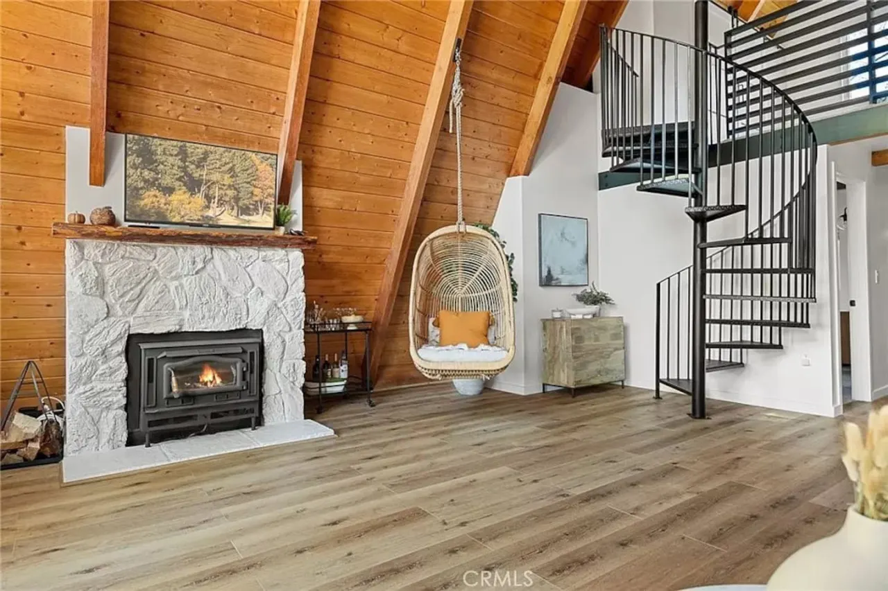 The Scandia “A-Frame Chalet” Fireplace & Hot tub 13