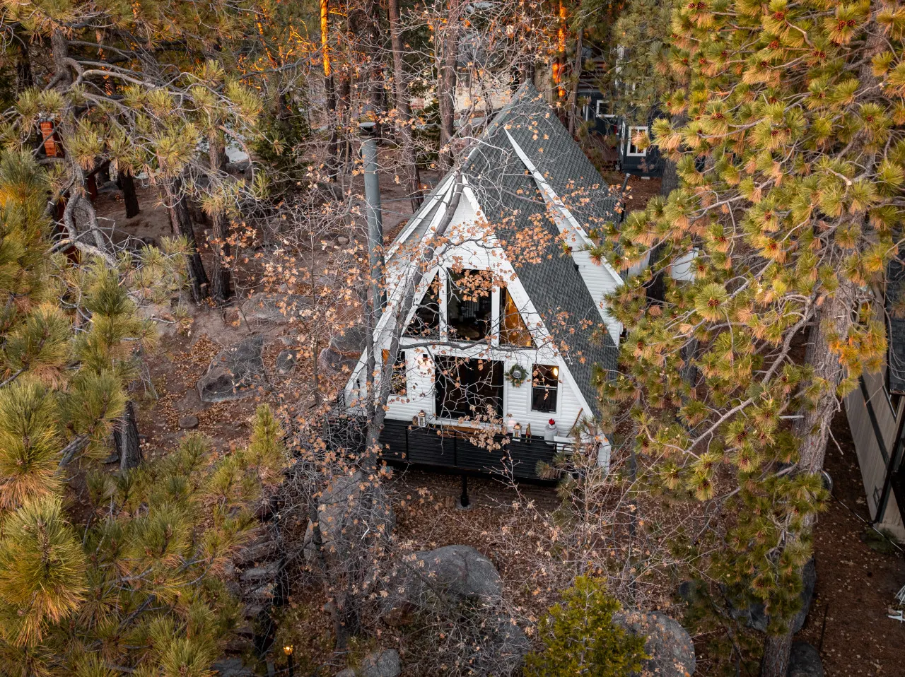 The Scandia “A-Frame Chalet” Fireplace & Hot tub 16