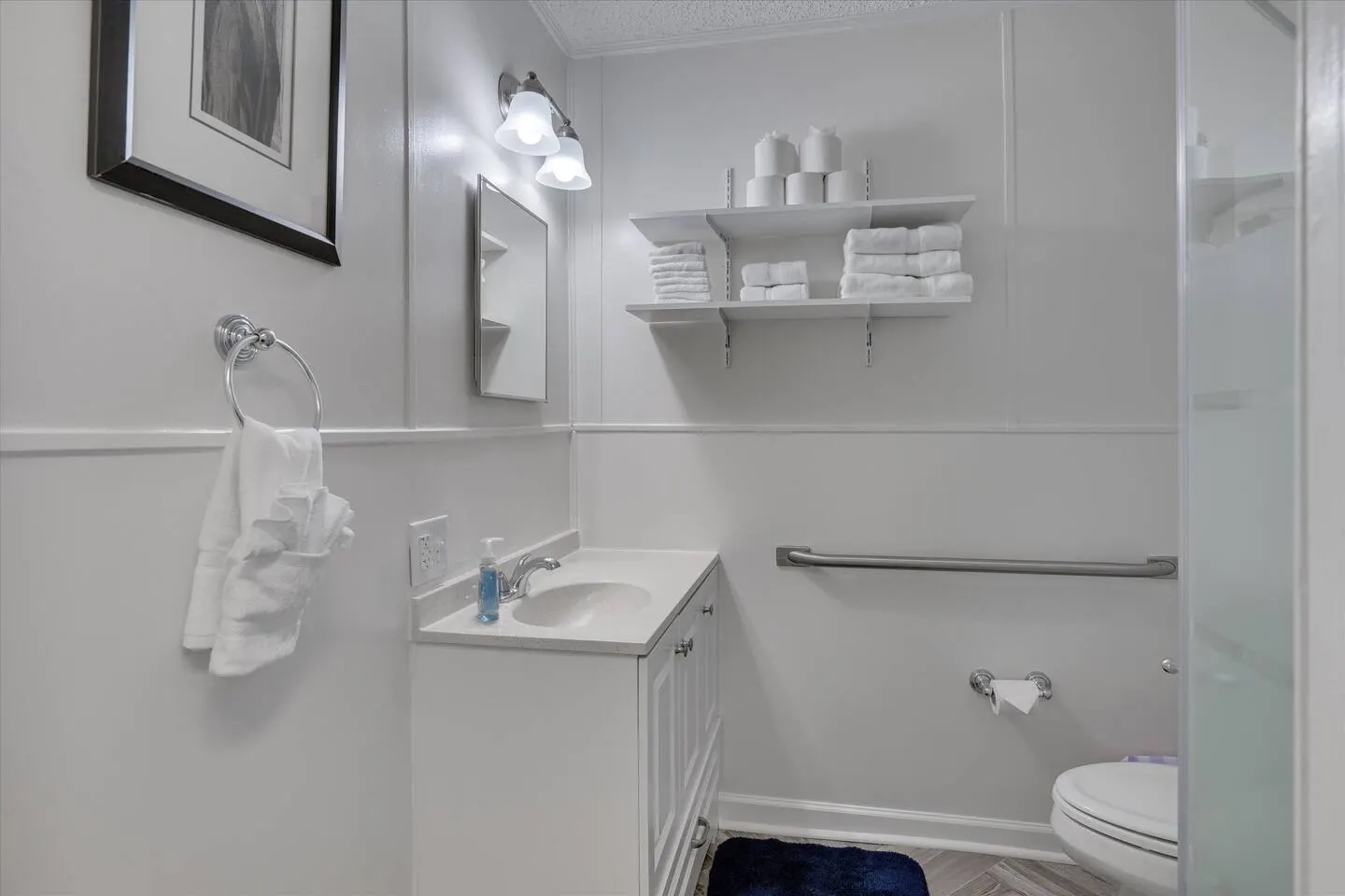 Duke Snuggle Bunker 1BR Fenced House 8