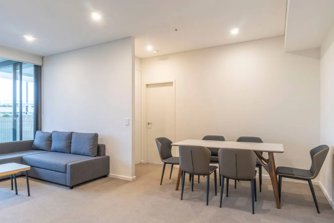 W5| Wentworth point Charm 2 Bed with 1 Car Space — photo 3