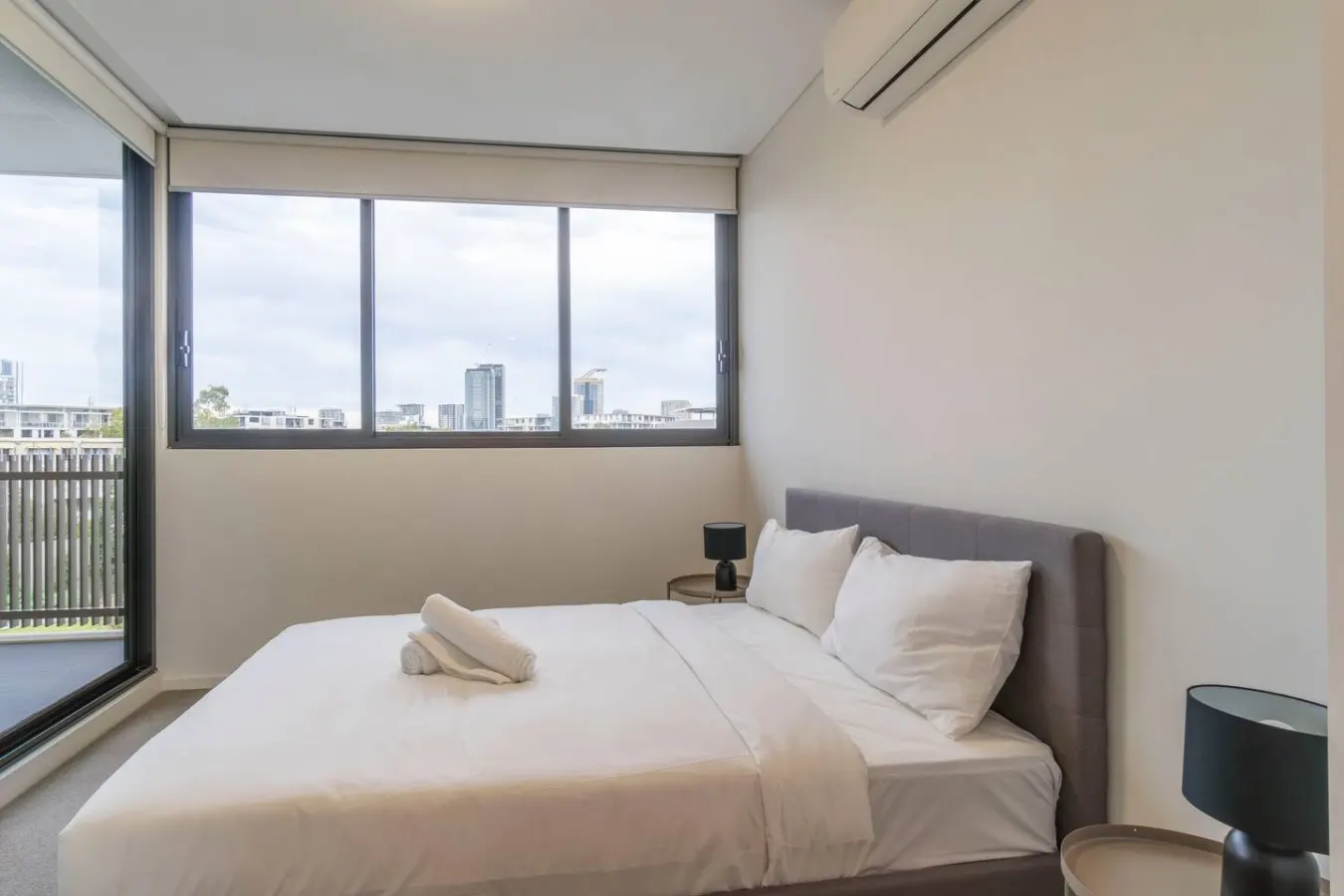 W5| Wentworth point Charm 2 Bed with 1 Car Space — photo 4