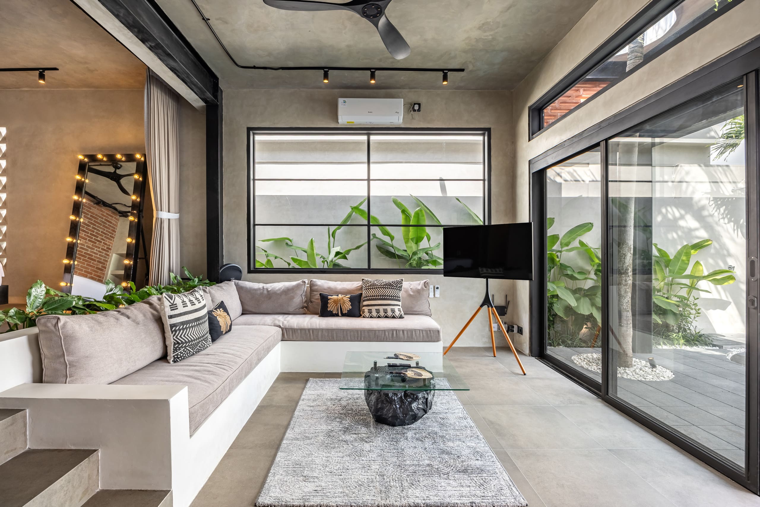 Couple's Stylish 1BR Villa • Private Pool • Canggu — photo 3