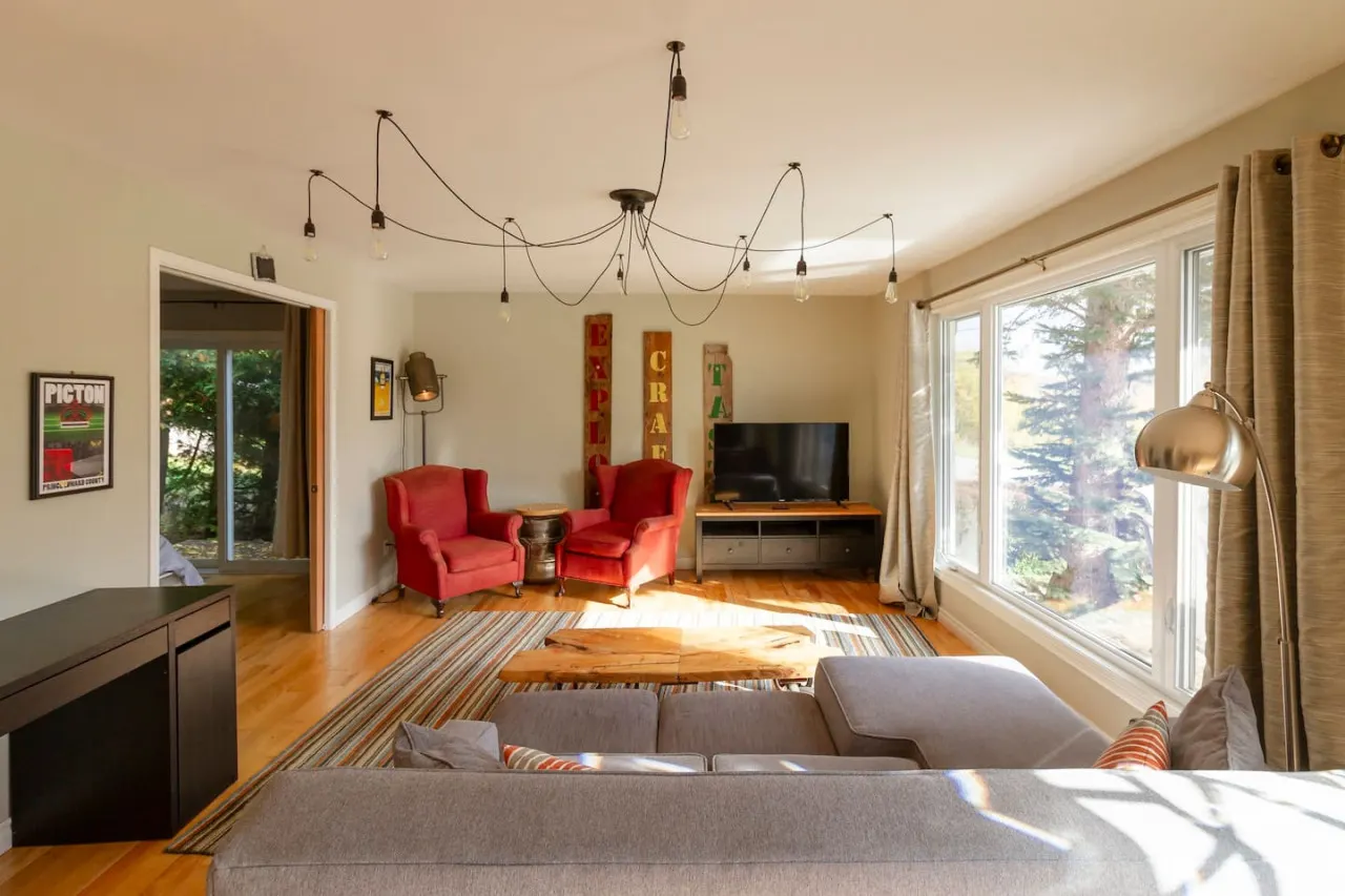 Craft Suite Water View Stay in Picton + Family-Friendly Retreat Central PEC gem - Sleeps up to 6 13