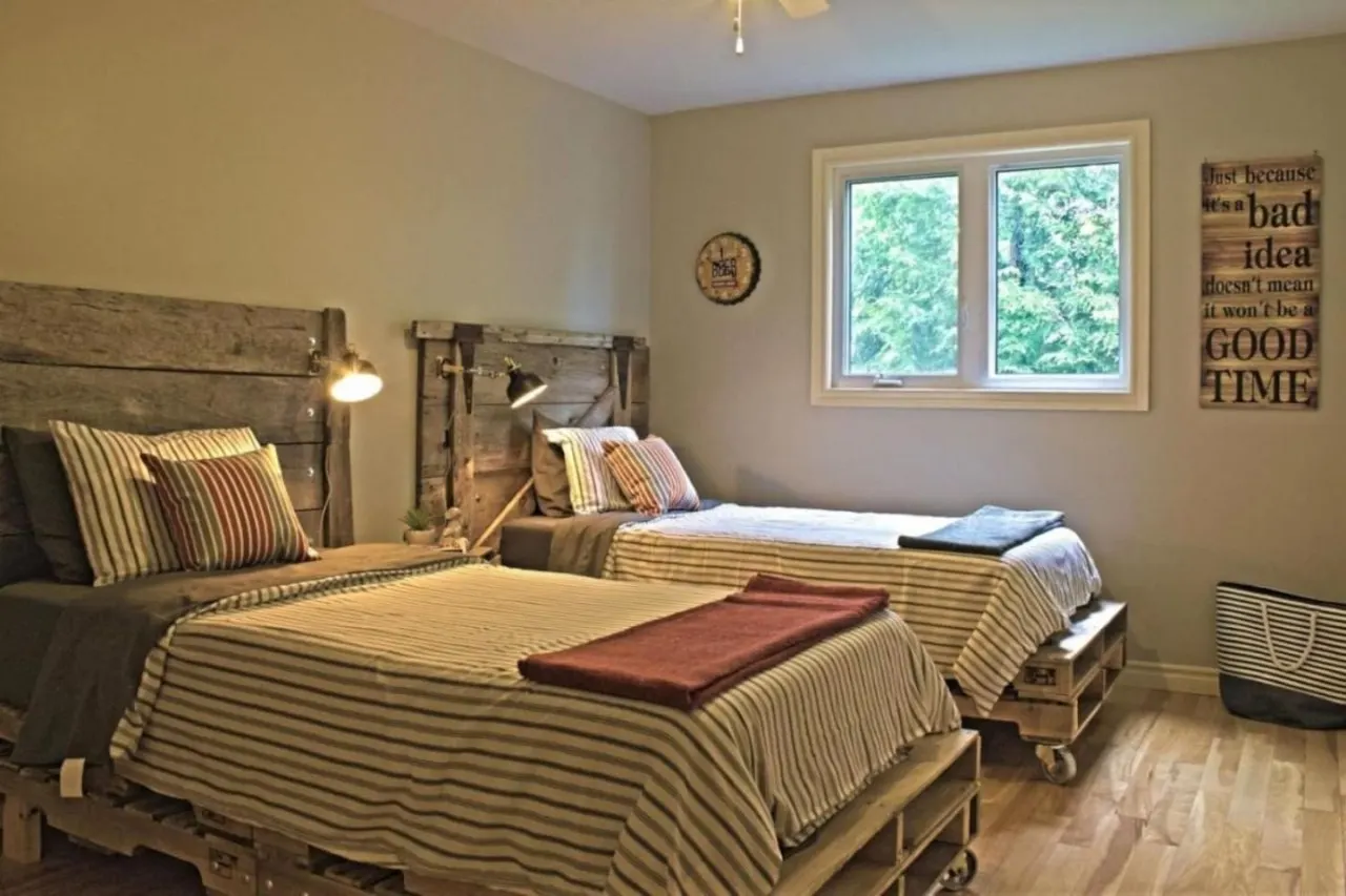 Craft Suite | Water View Stay in Picton + Family-Friendly Retreat | Central PEC gem - Sleeps up to 6 — photo 3