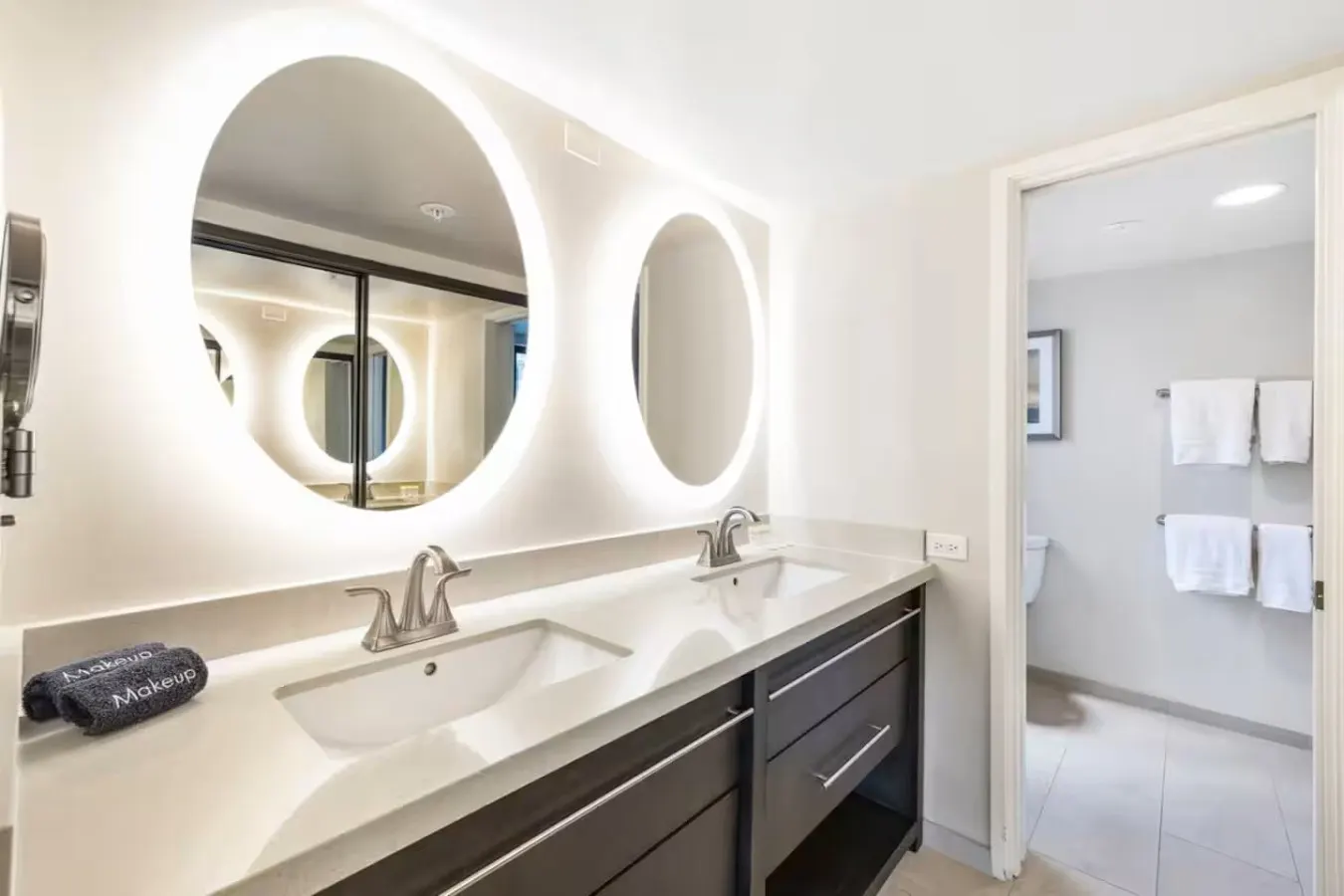 New ~ Oceanfront Luxury at Waikiki Beach Tower 11