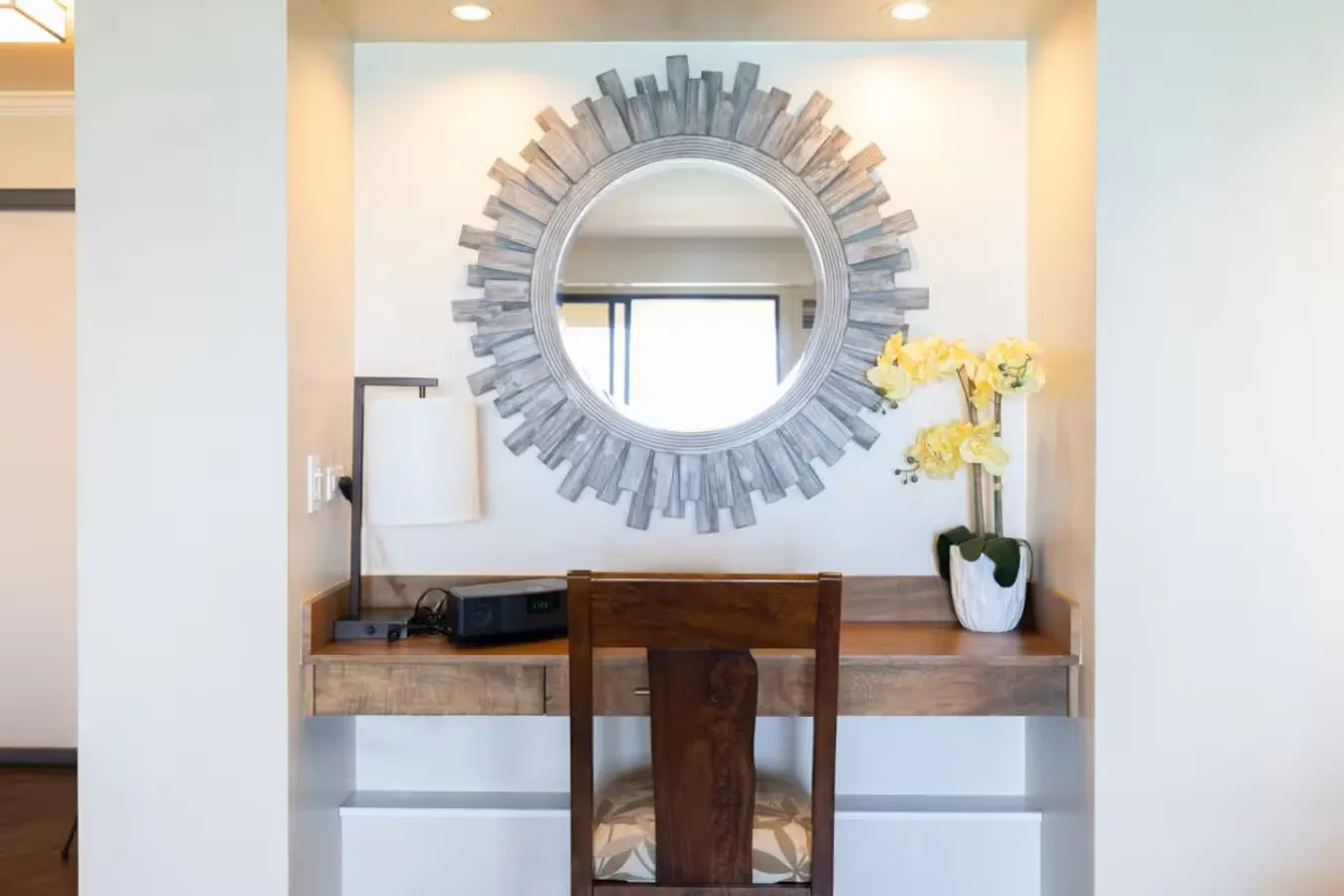 New ~ Oceanfront Luxury at Waikiki Beach Tower 20