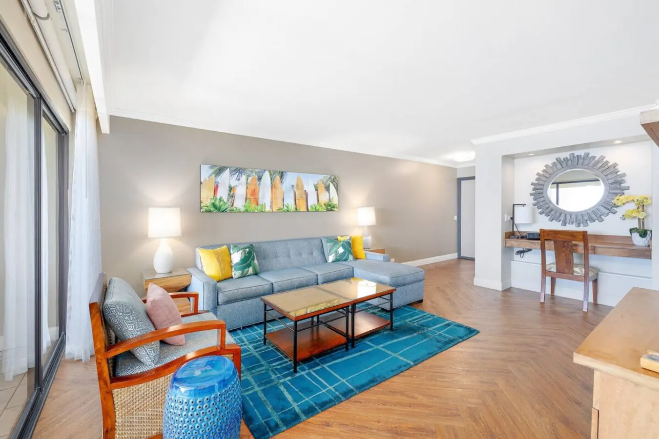 New ~ Oceanfront Luxury at Waikiki Beach Tower 7