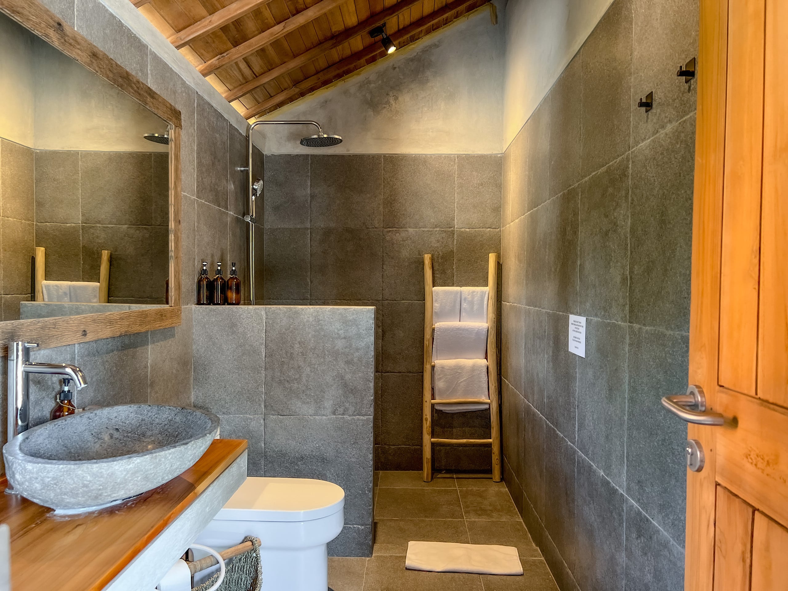 Three Bedroom Wooden Villa at Diamond Nusa Penida 24