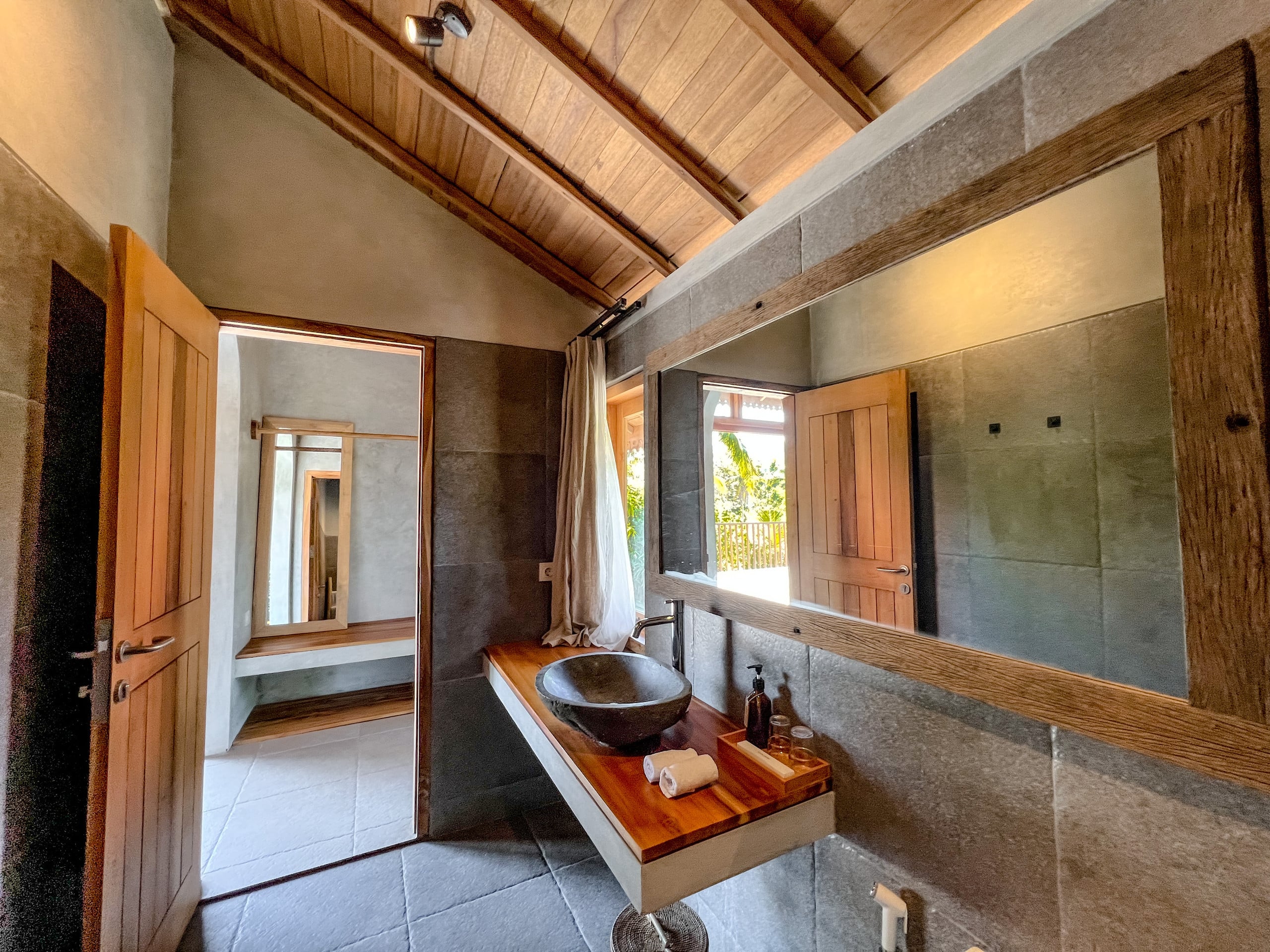 Three Bedroom Wooden Villa at Diamond Nusa Penida 26