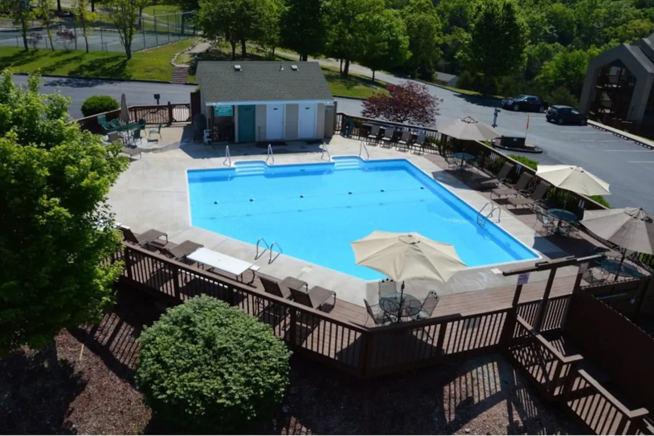 Branson condo near Silver Dollar City 17