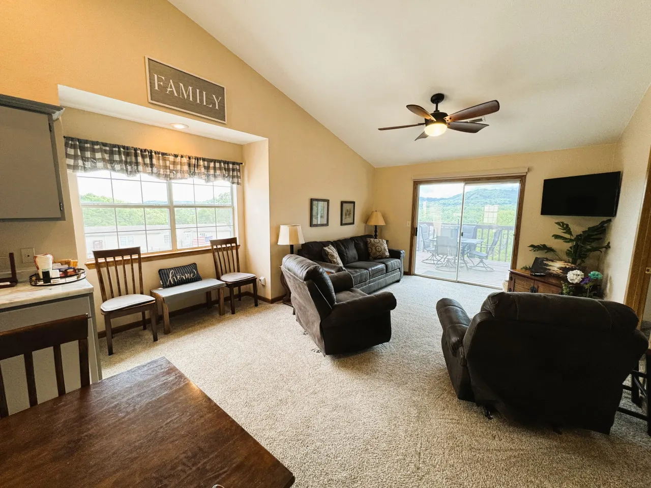 Branson condo near Silver Dollar City 6