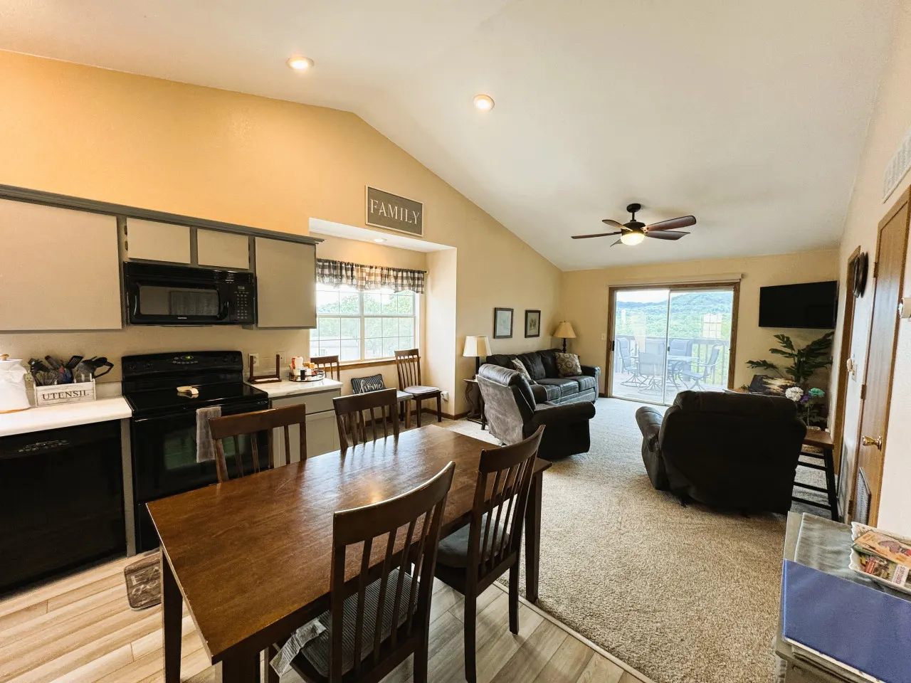 Branson condo near Silver Dollar City 8