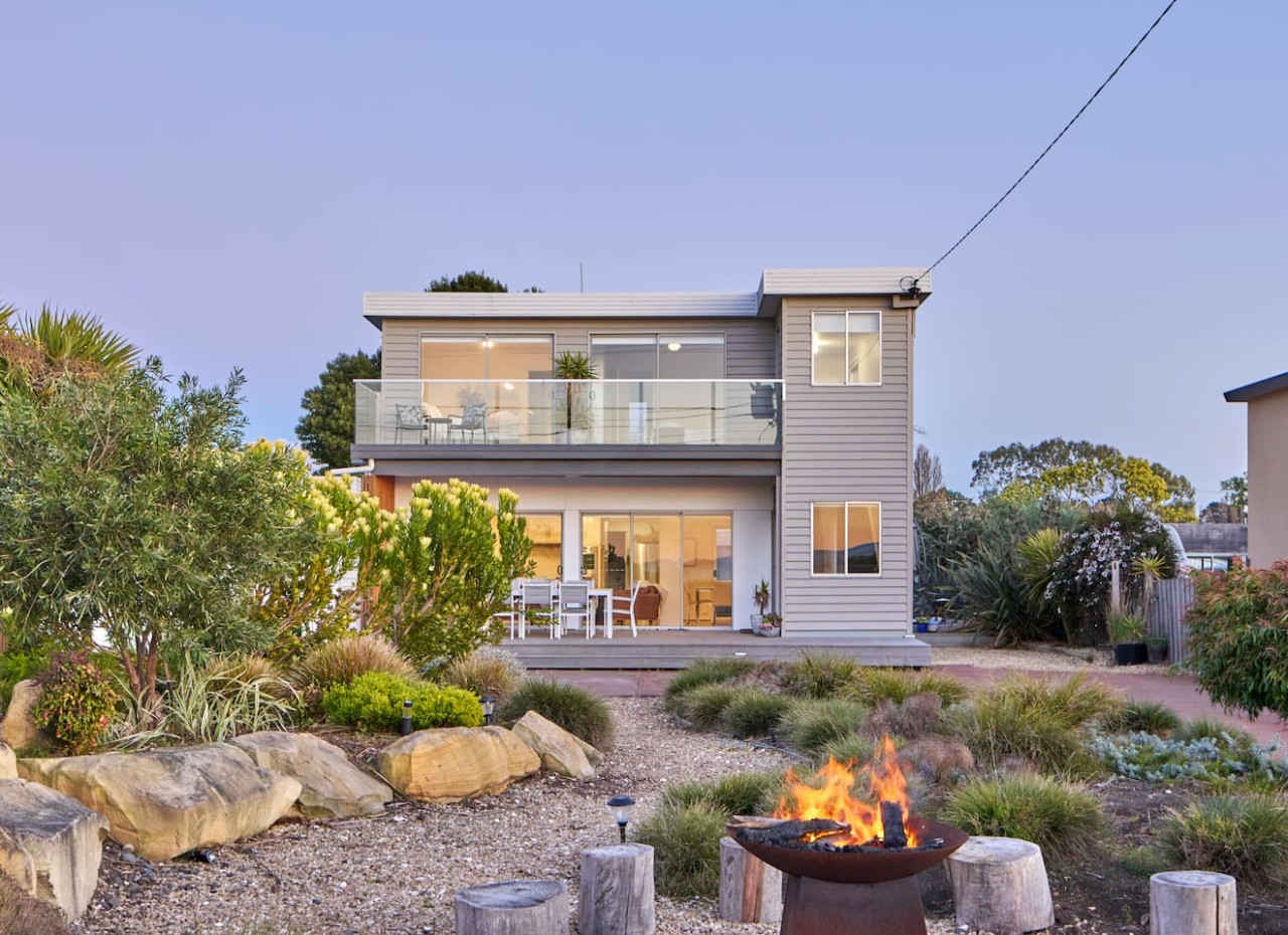 Seven Mile Beach Holiday Home - unwind and restore