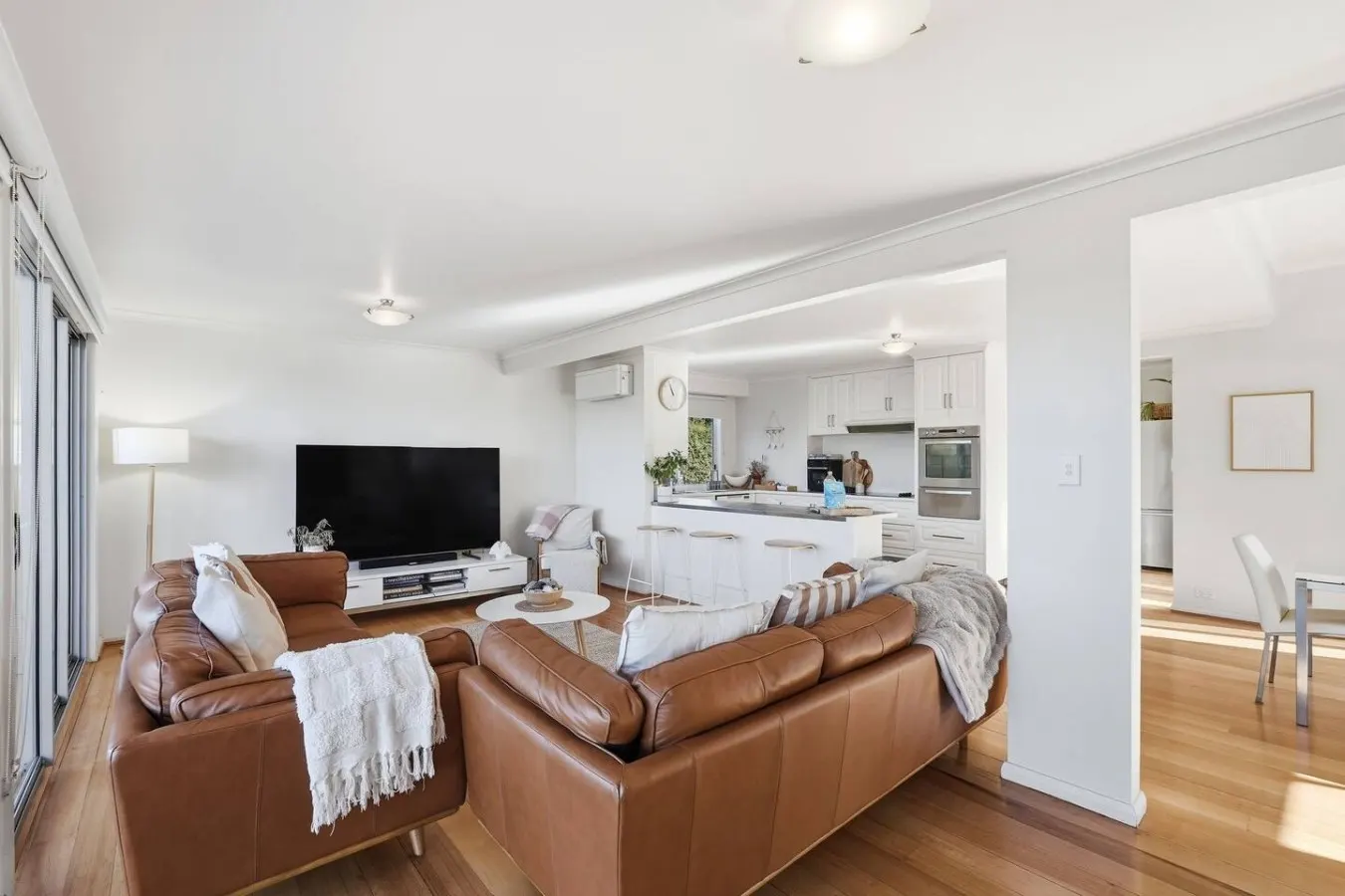 Seven Mile Beach Holiday Home - unwind and restore 10