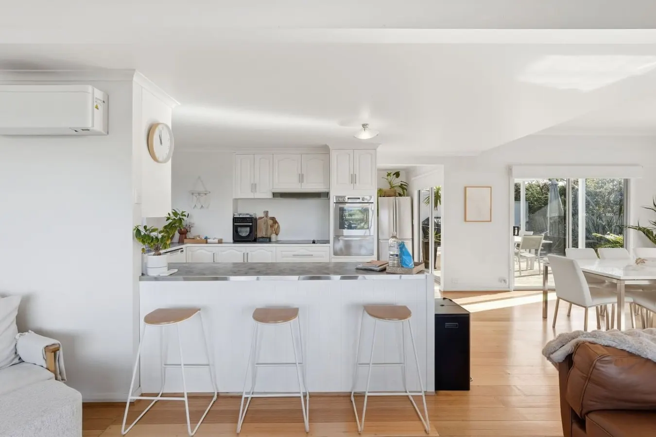 Seven Mile Beach Holiday Home - unwind and restore 14