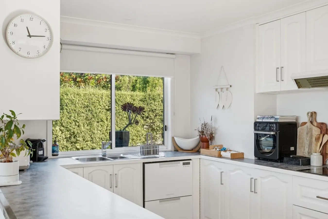 Seven Mile Beach Holiday Home - unwind and restore 16