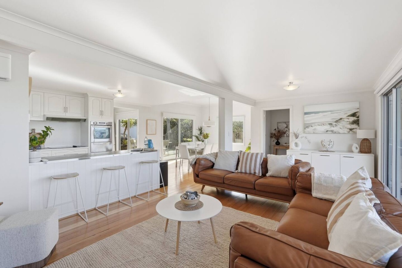 Seven Mile Beach Holiday Home - unwind and restore — photo 3