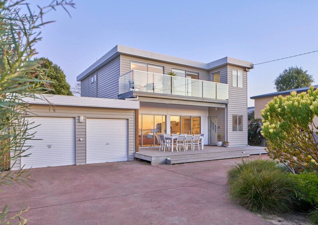 Seven Mile Beach Holiday Home - unwind and restore 6