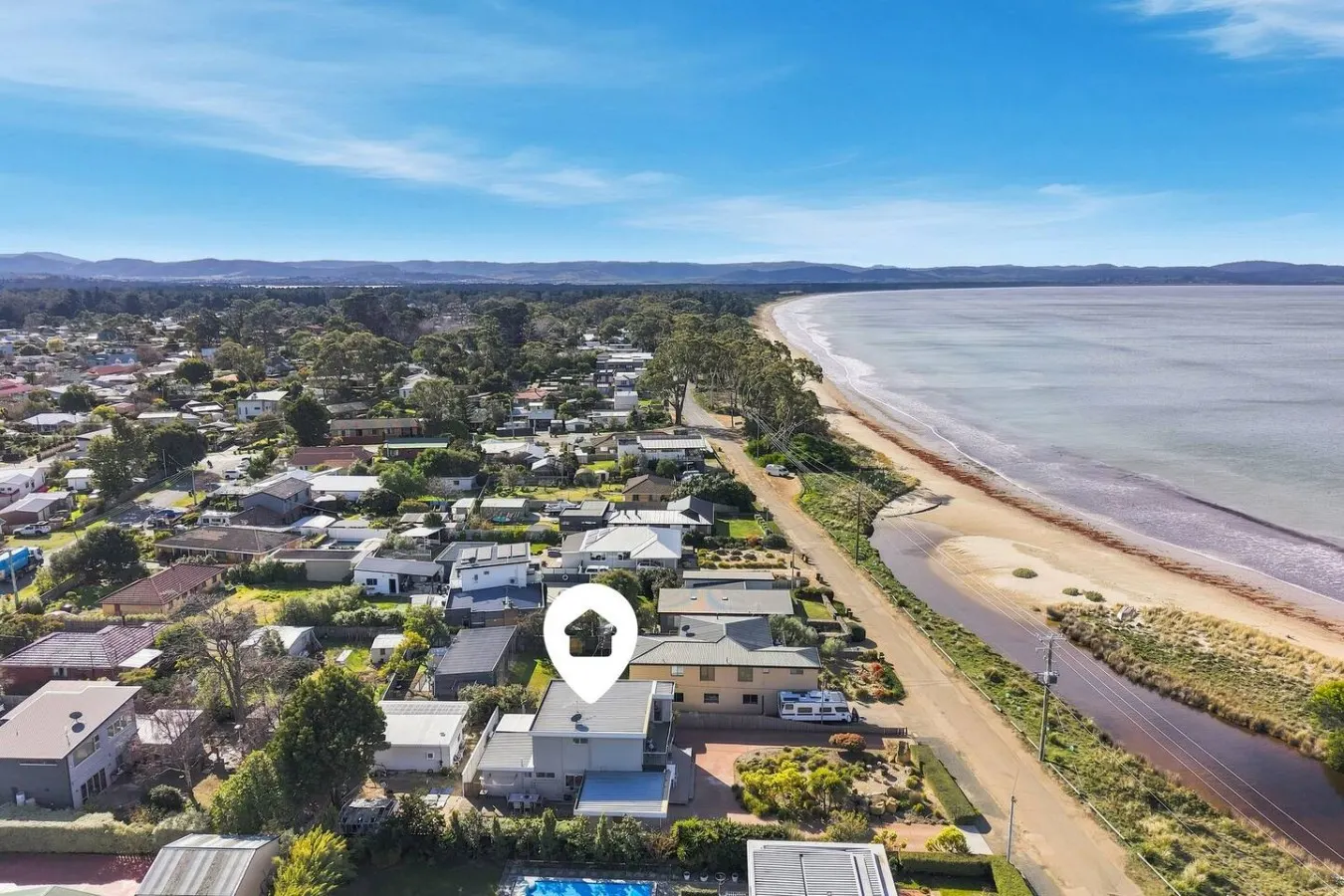 Seven Mile Beach Holiday Home - unwind and restore 7
