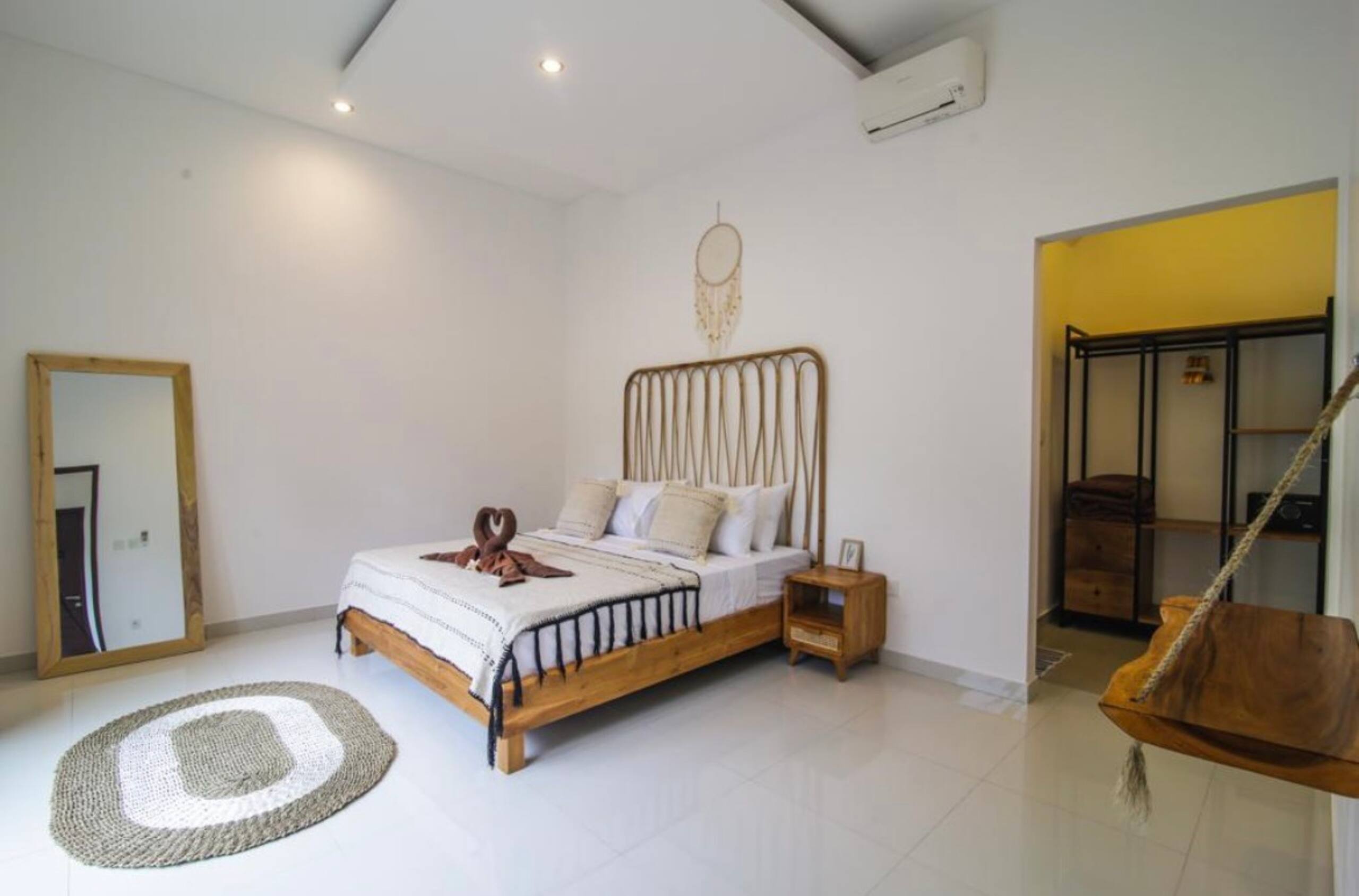 4 bedrooms Villa in Seminyak. Private pool 8