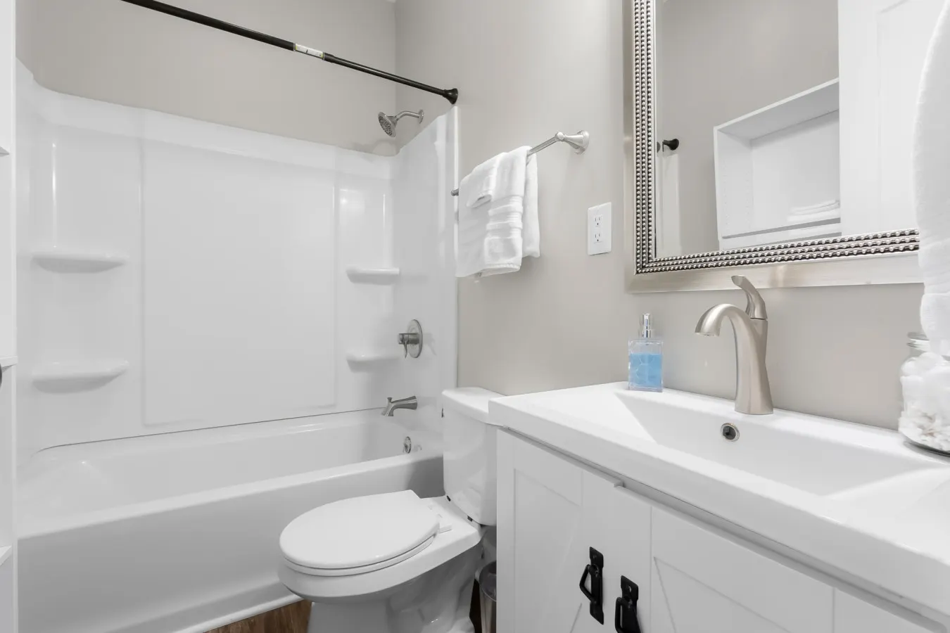 Downtown Columbus~Stunning Upscale 1 bd Suite 9