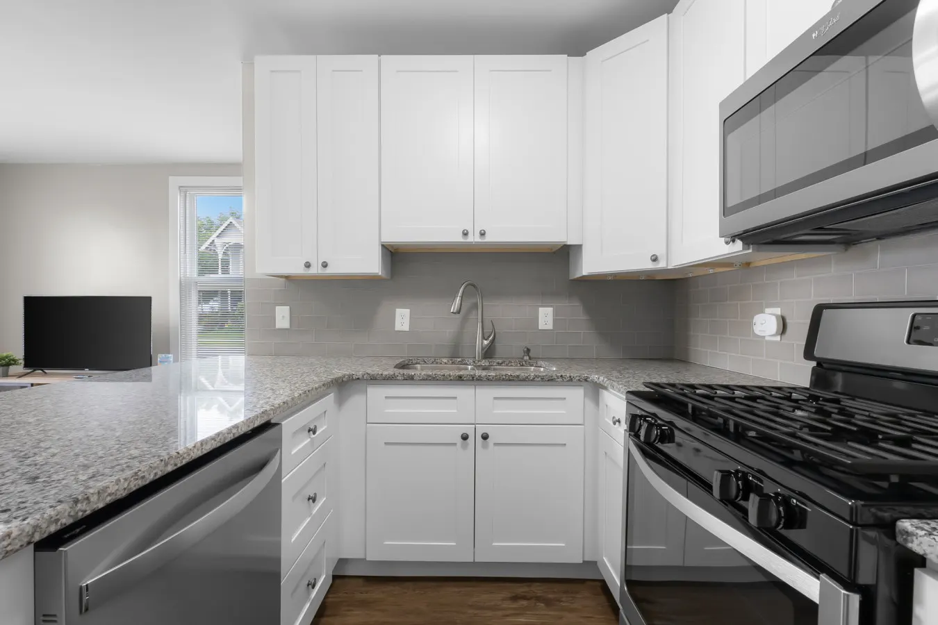Downtown Columbus~Stunning Upscale 1 bd Suite 3