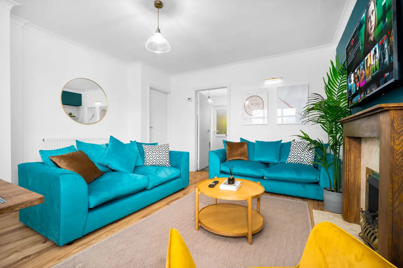 Stylish Three Bedroom House - Garden - Parking 14