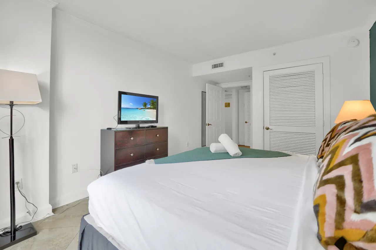 SF Relaxing Condo Hotel in the Grove, Free Parking 16