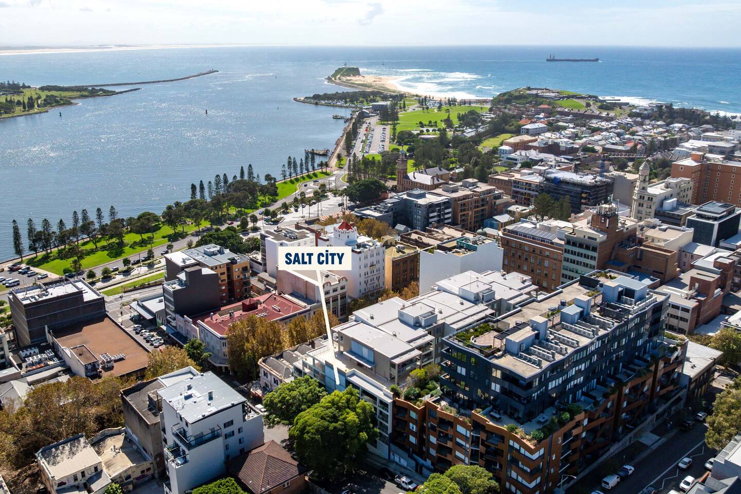 Salt City | Walk to Beach | Secure Parking