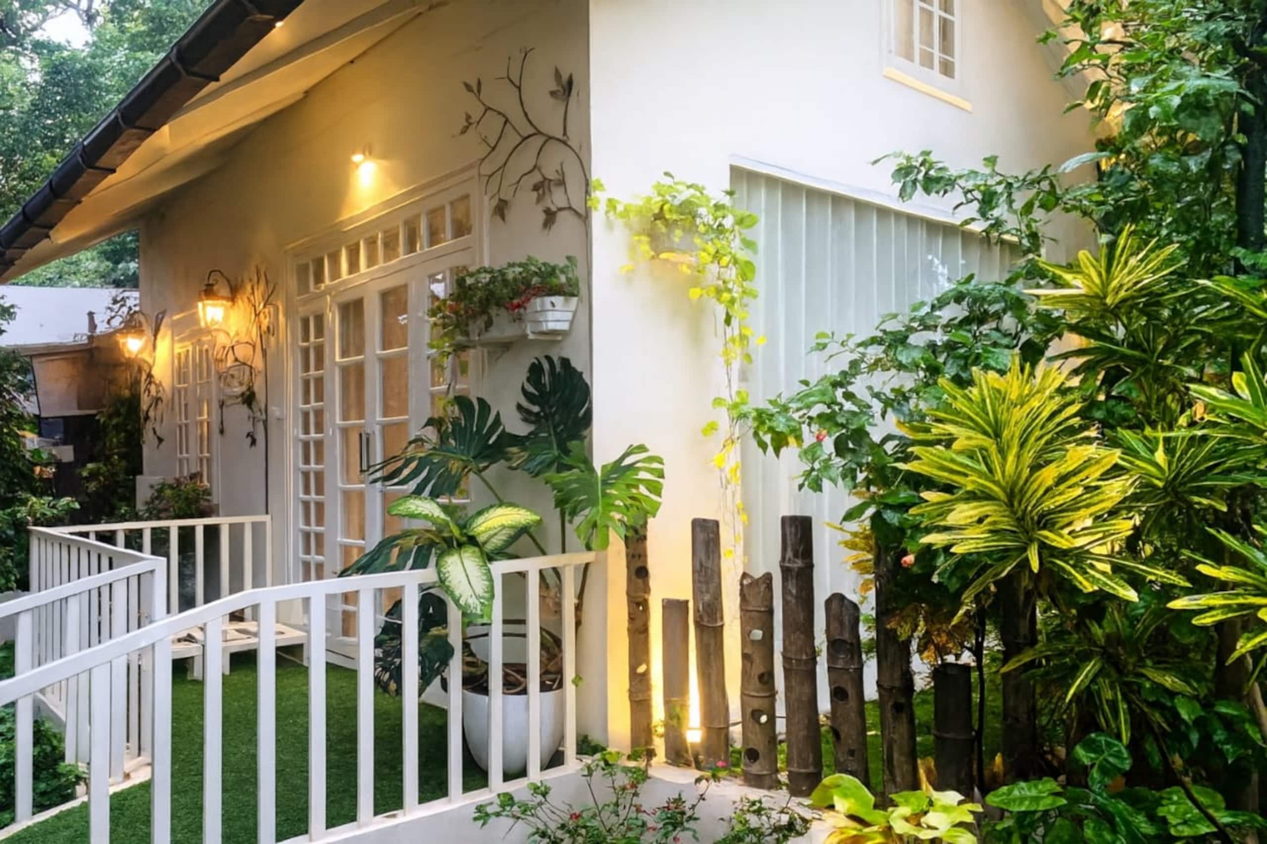 Natur Casa- Private Cottage nestled in nature! 1