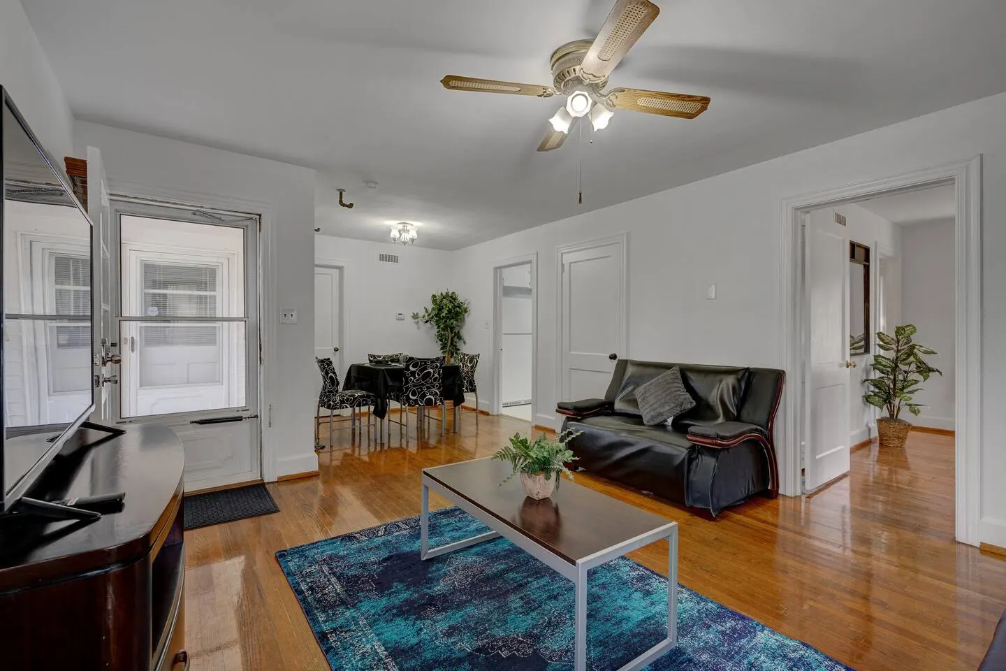 Buchanan 1BR @ Duke East Campus 9