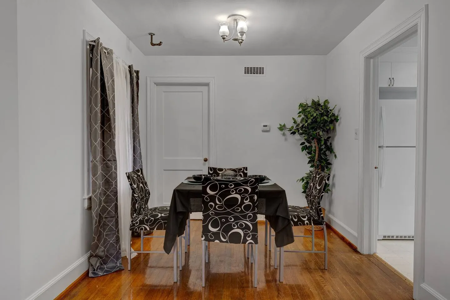Buchanan 1BR @ Duke East Campus 8