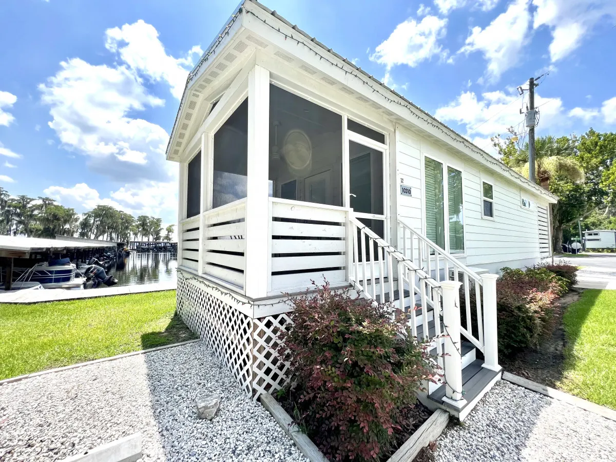 The Dockside House - Pet friendly Lakeside Tiny Home in Clermont