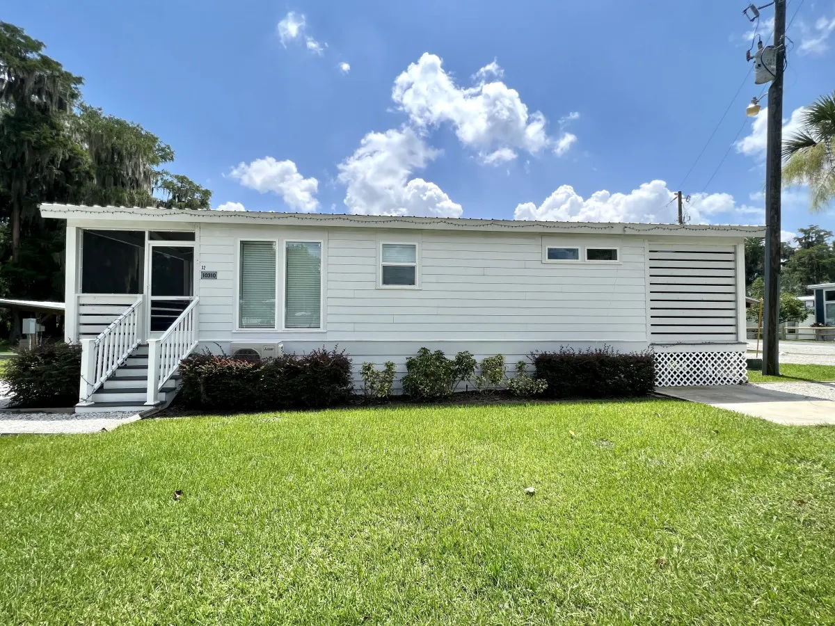 The Dockside House - Pet friendly Lakeside Tiny Home in Clermont 2