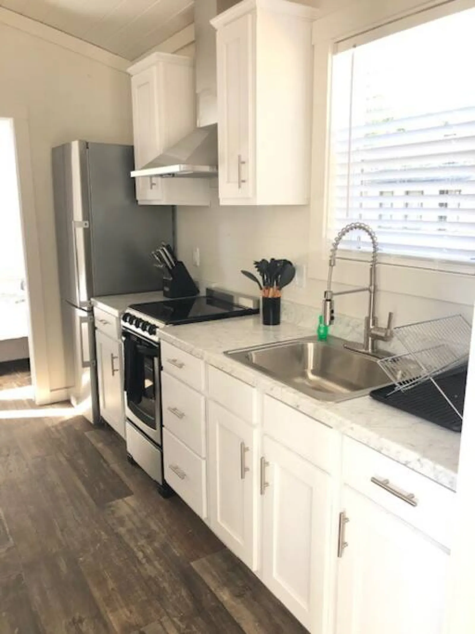 The Dockside House - Pet friendly Lakeside Tiny Home in Clermont 9