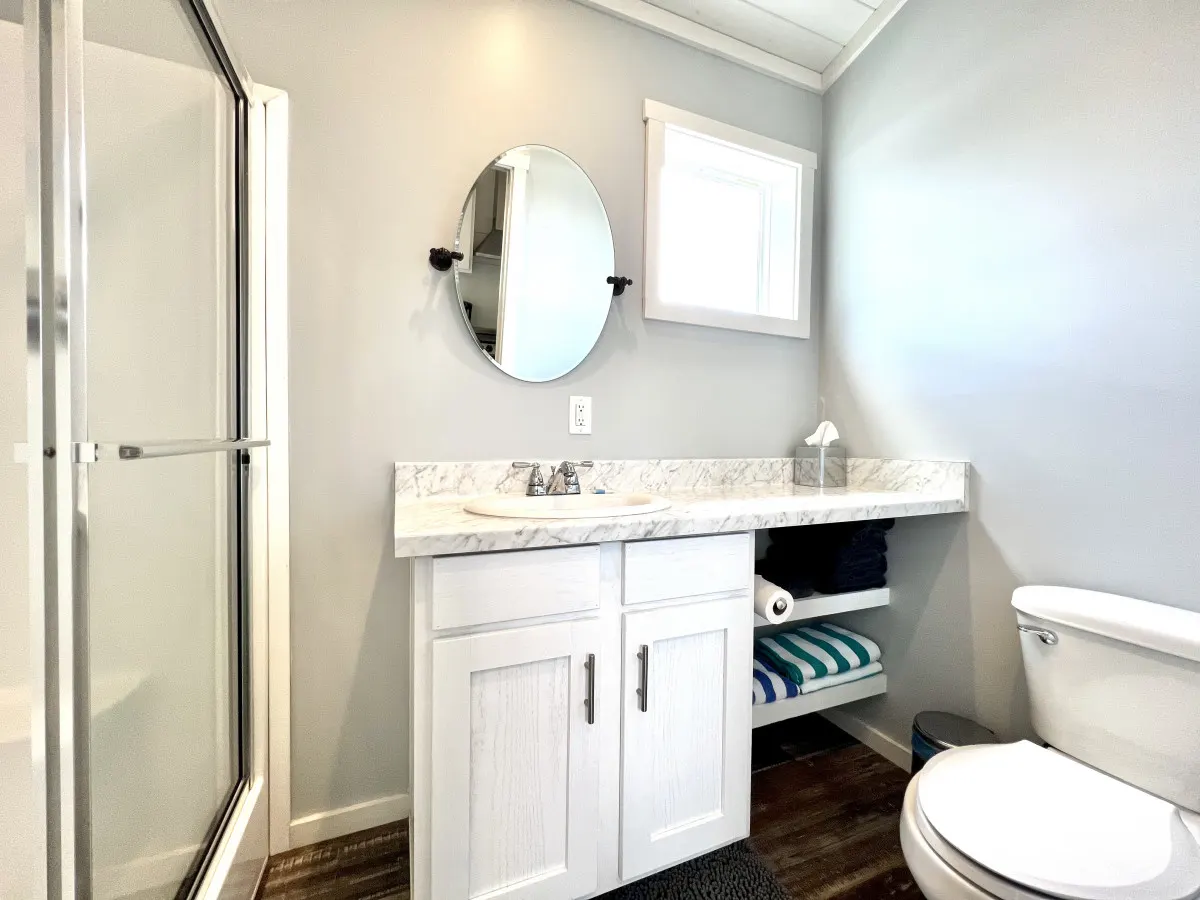The Dockside House - Pet friendly Lakeside Tiny Home in Clermont 11