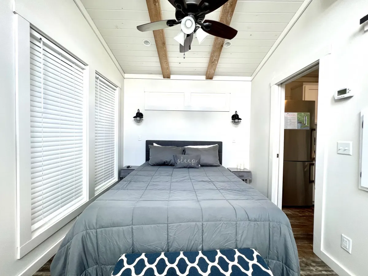 The Dockside House - Pet friendly Lakeside Tiny Home in Clermont 12
